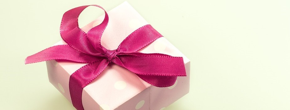 gift box with ribbon 2